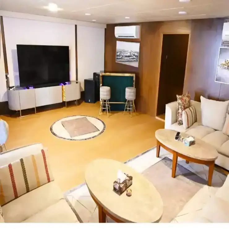 100ft Yacht Luxury Hall