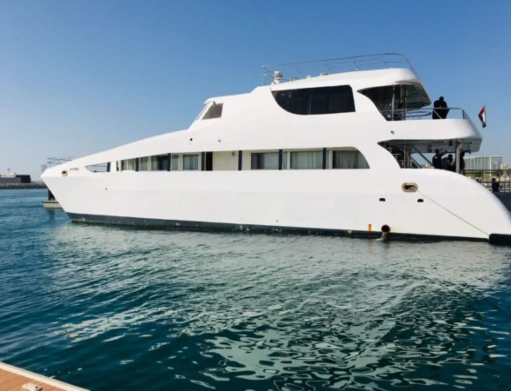 100ft yacht in dubai 2