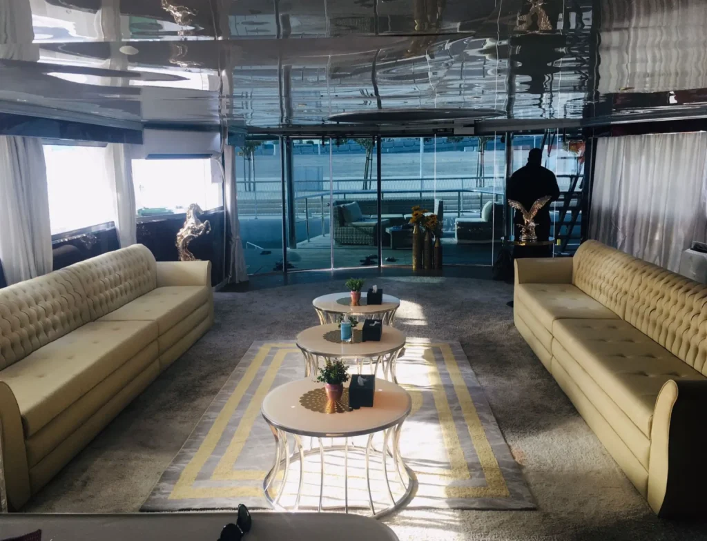 100ft yacht in dubai 4