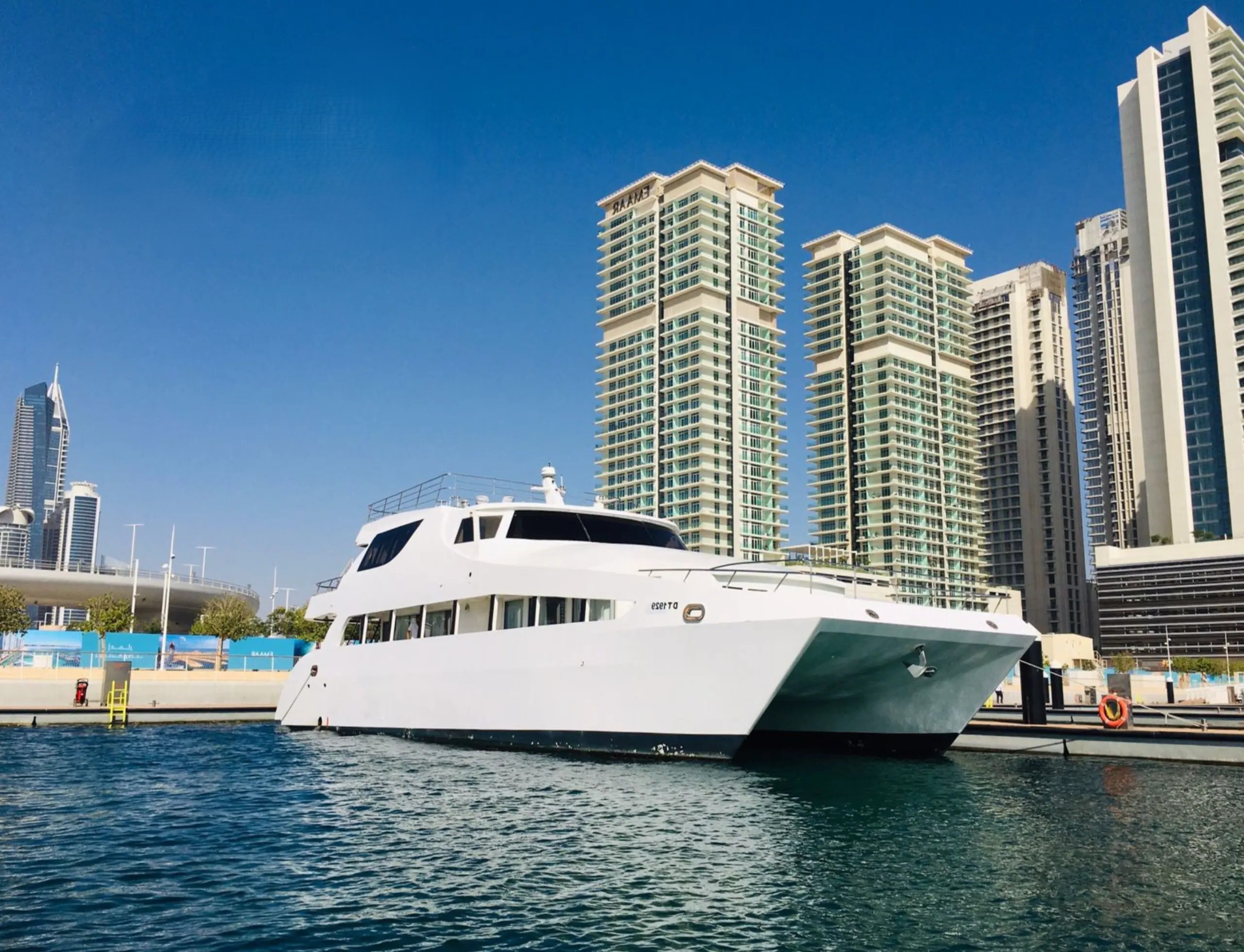 100ft yacht in dubai