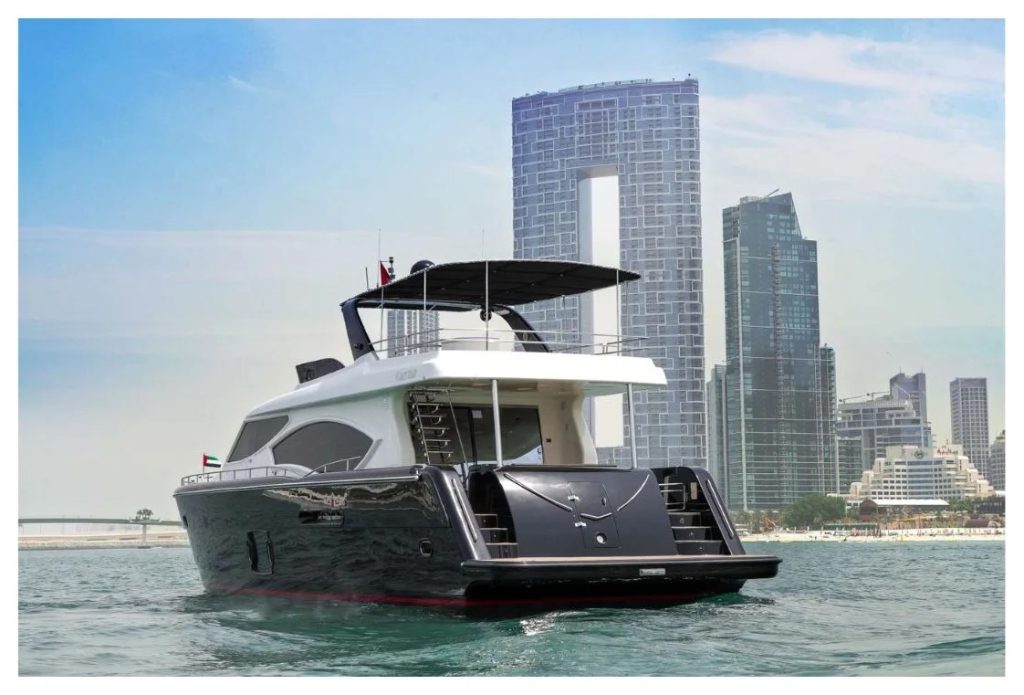 95ft yacht in dubai marina 3